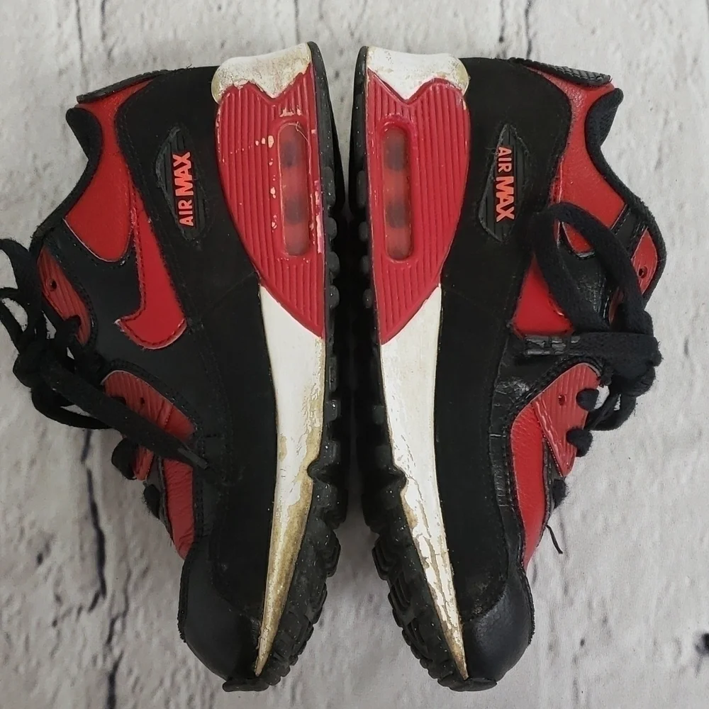 NIKE Air Max 2015 Kids 1Y Sneakers Red and Black Used Condition Retro